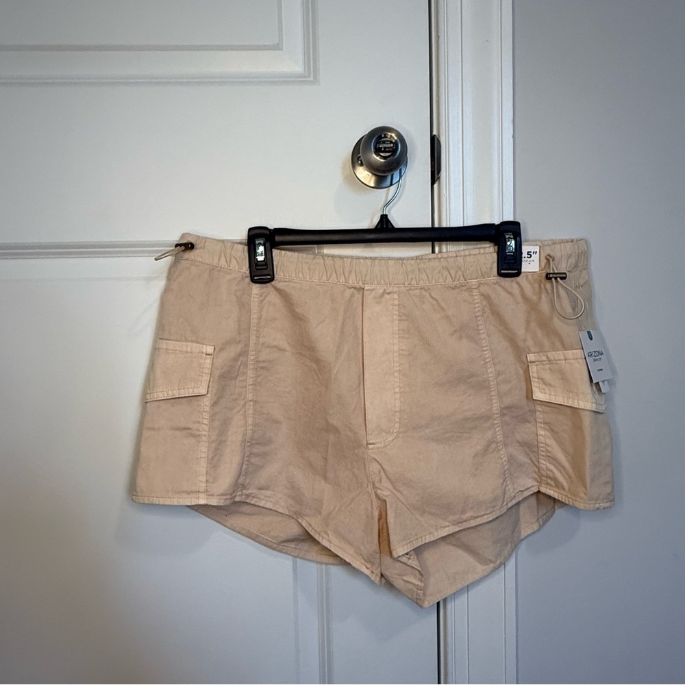 Arizona Jean Co Khahi Cargo Boyfriend Shorts Size Large 2.5" Inseam NWT